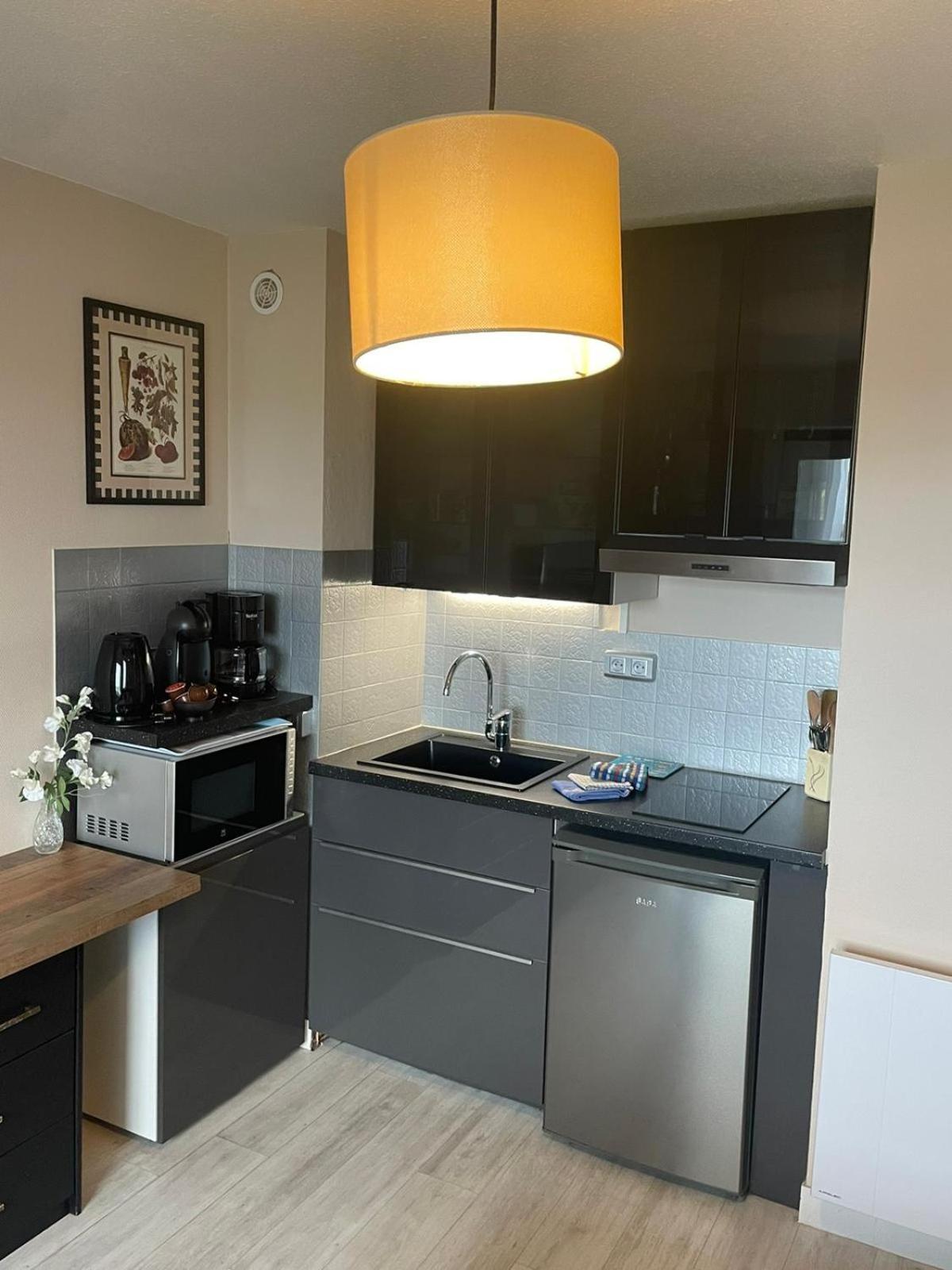 Studio 24 - Coucher De Soleil & Vue Mer Courseulles-sur-Mer Exterior foto